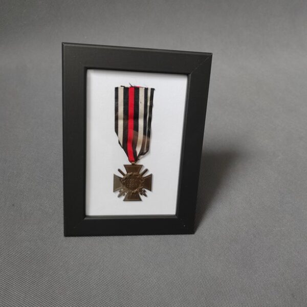 Ehrenkreuz für Frontkämpfer 1914-1918 včetně stuhy, značení a rámečku (č. 2)